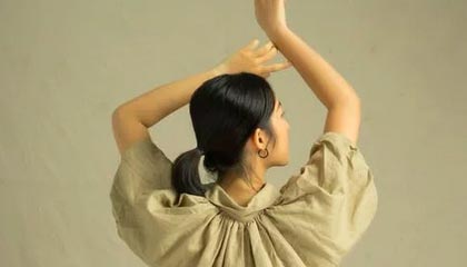 转会市场热闹，多队展开激烈角逐，转会足球队是什么意思