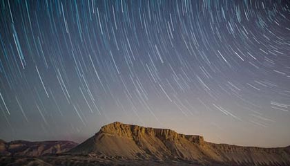 转会市场热闹，多队展开激烈角逐，转会足球队是什么意思