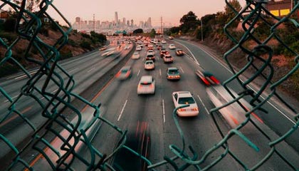 转会市场热闹，多队展开激烈角逐，转会足球队是什么意思